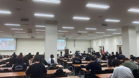 학생상담센터에서 진행한 학생대상특강-중독예방교육 활동 사진입니다.  참여해주셔서 감사합니다 :-)